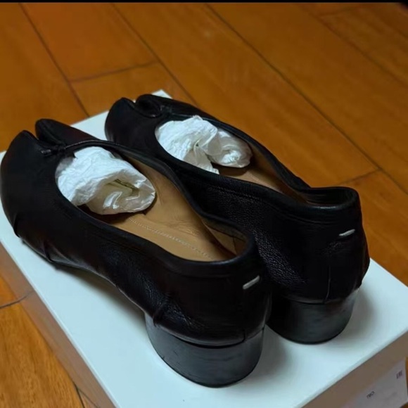 Maison Martin Margiela Black Tabi Flats - Picture 3 of 4